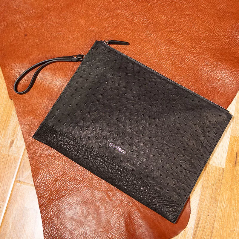 When to Wear This Ostrich-Embossed Wrist Bag？